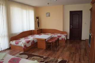 Отель Hotel Slavianska dusha Велико-Тырново Четырехместный номер с балконом-6