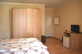 Отель Hotel Slavianska dusha Велико-Тырново Трехместный номер с балконом-6